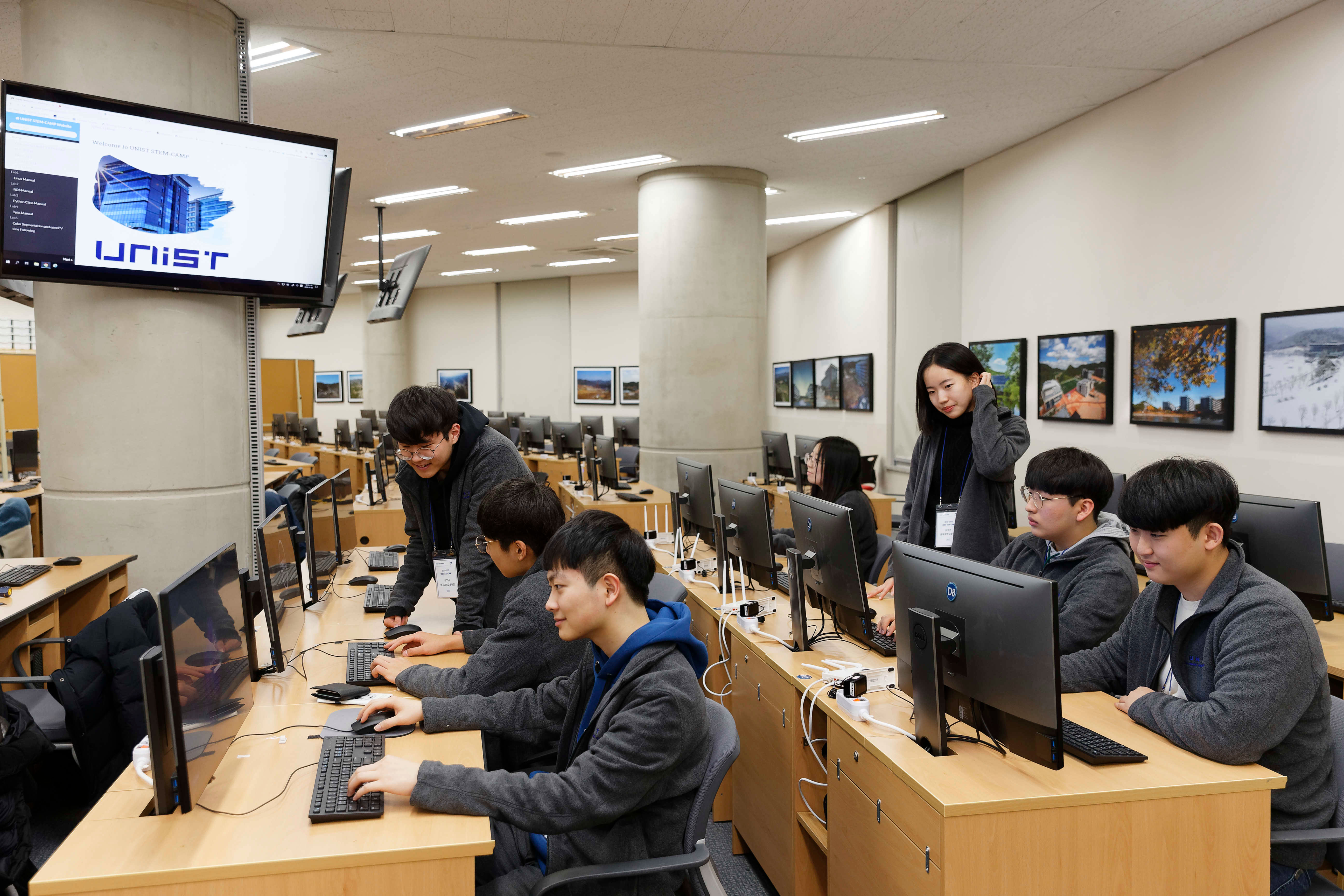 학생들은 2주간 캠프를 통해 자율주행 드론과 차량 제작에 나선다. | 사진: 김경채