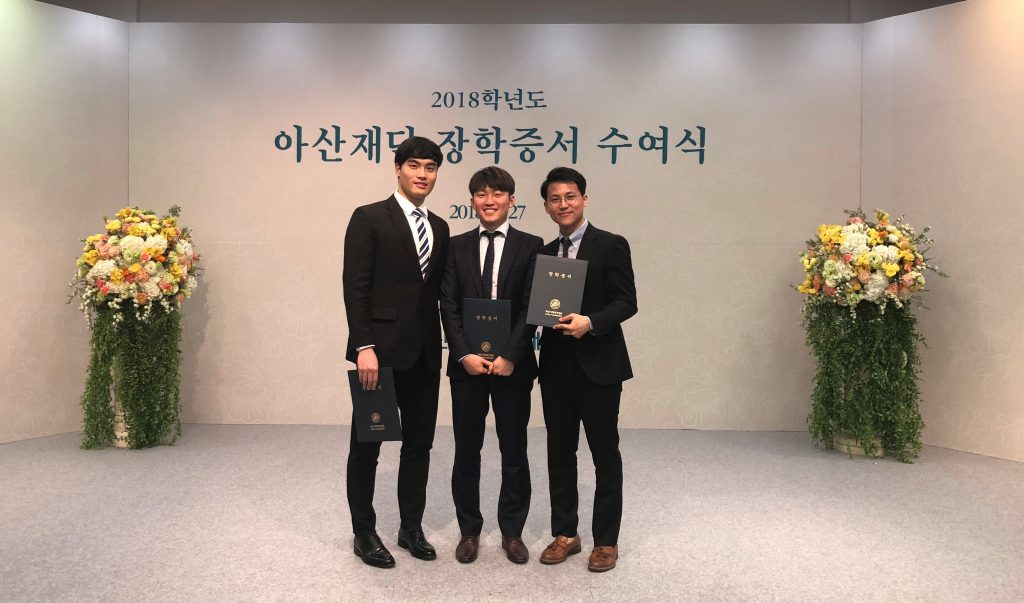 장학증서 수여식에 참석한 3명의 학생. 왼쪽부터 이한솔, 이종보, 남정승 씨 | 사진: 남정승