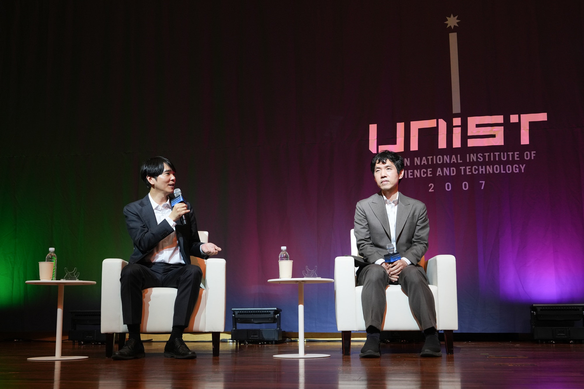 Collaborating Professor Sedol Lee and Changho Lee during the Open Stage talk concert, hosted by the School of GRIT Convergence Studies.