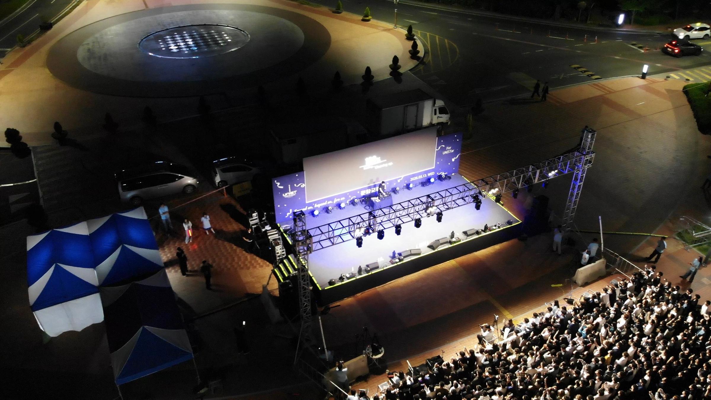 The evening stage of the 2026 UNIST Cultural Festival featured performances by UNIST student groups and invited artists Coogie and tripleS.