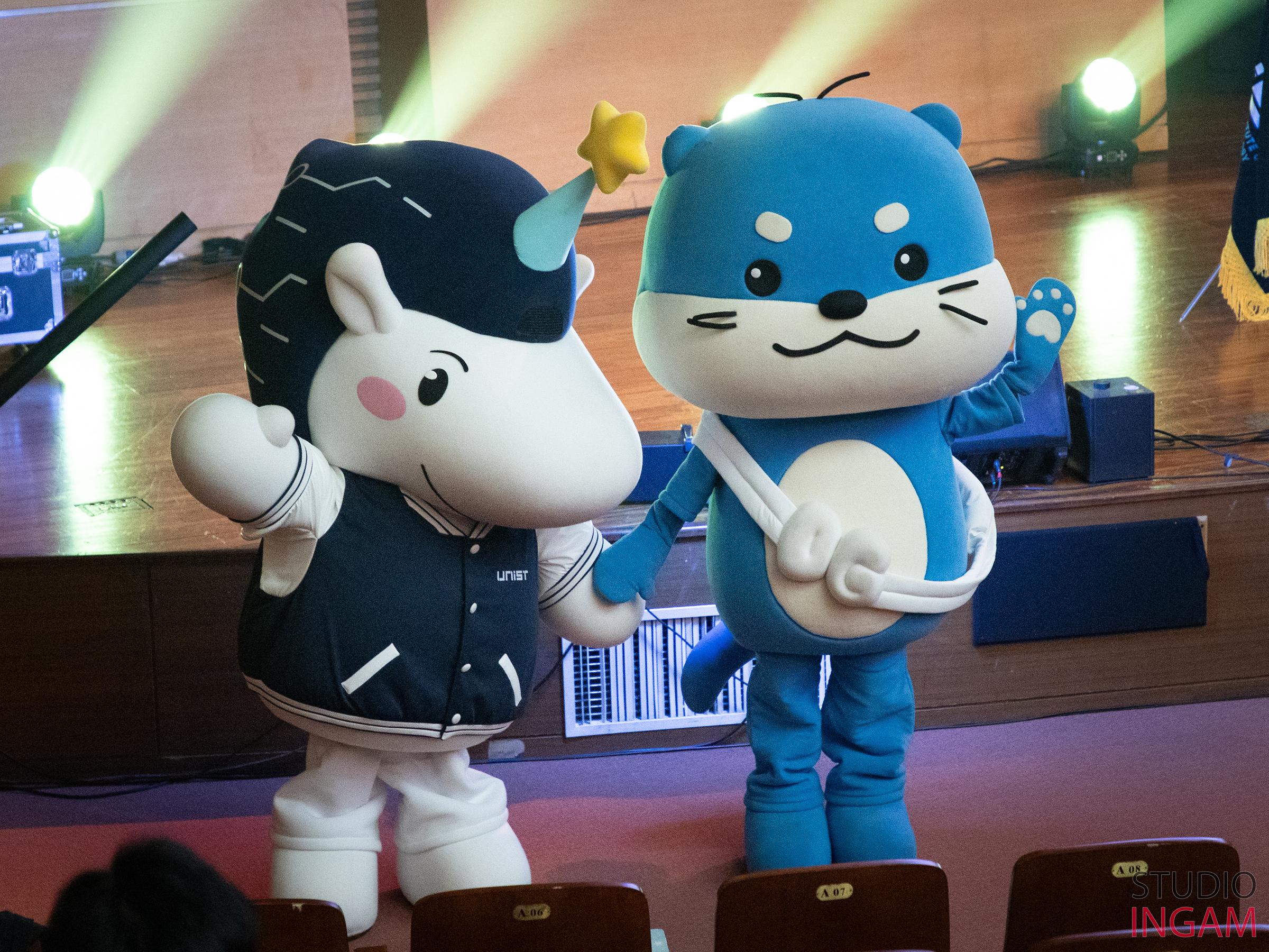 Students from UNIST and DGIST, joined by their university mascots, mark the opening of the inaugural UNIST×DGIST Student Festival. l Image Credit: Studio Ingam