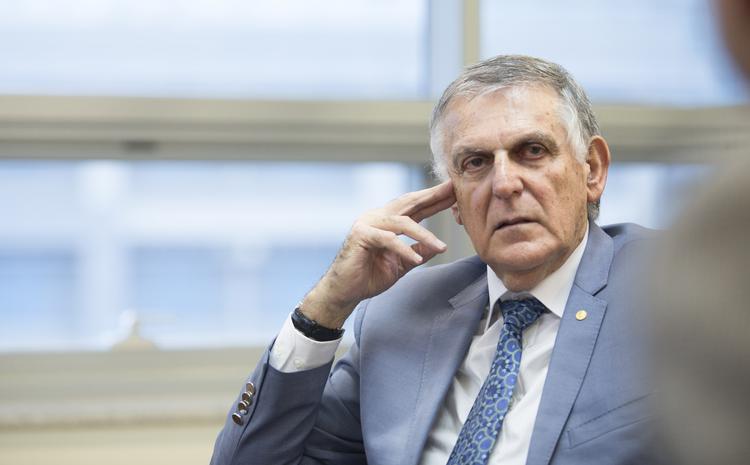 2011 Nobel Laureate in Chemistry, Sending a Message of Hope