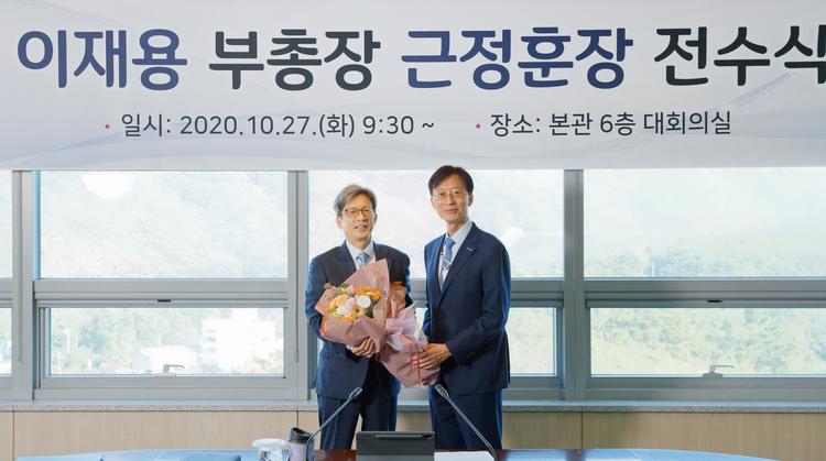 Vice President Jaiyong Lee of UNIST Honored with the Order of Service Merit!