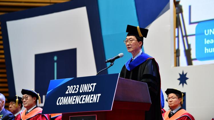 [2023 Commencement] “Plow your way through with the spirit of "First in Change!”