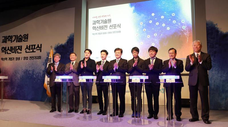"UNIST하면 떠오르는 10대 연구브랜드 육성하겠습니다!"