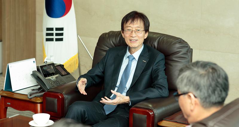 이용훈 신임총장, 과기부 승인에 오늘부터 임기 시작!