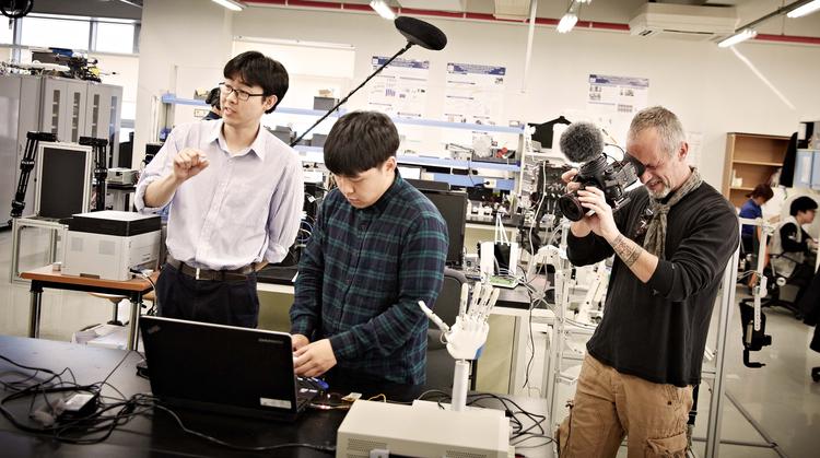 “한국 로봇기술 보러 UNIST 왔어요”