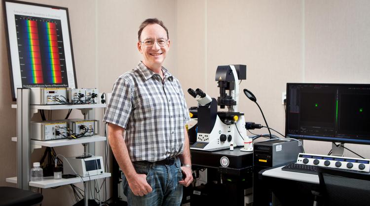 세포들의 사회 들여다보는 융합 연구의 대가