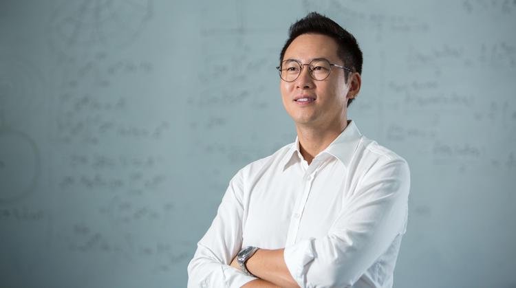 케이블 없이 자유롭게 자동차를 충전하다