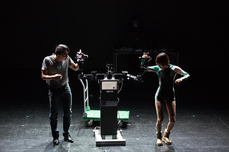 쉘 위 댄스? 로봇과 인간의 댄스 앙상블!